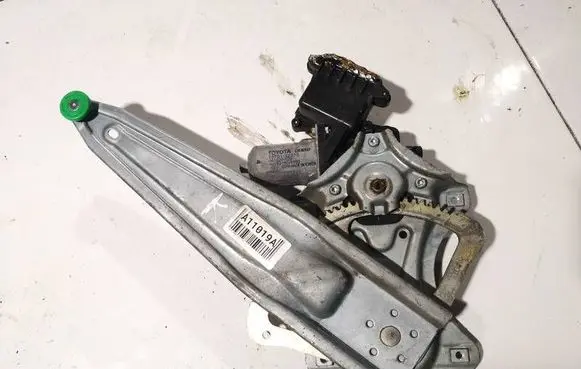 Toyota Avensis T270 Sliding door window regulator with motor 