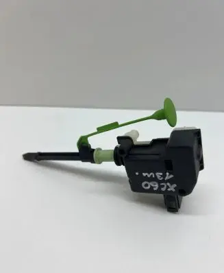 Volvo XC60 Fuel tank opening switch 