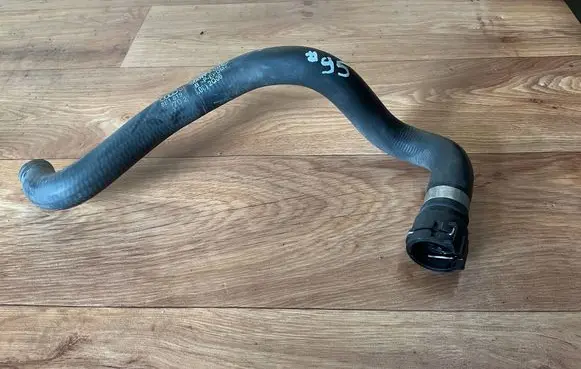 Engine coolant pipe/hose