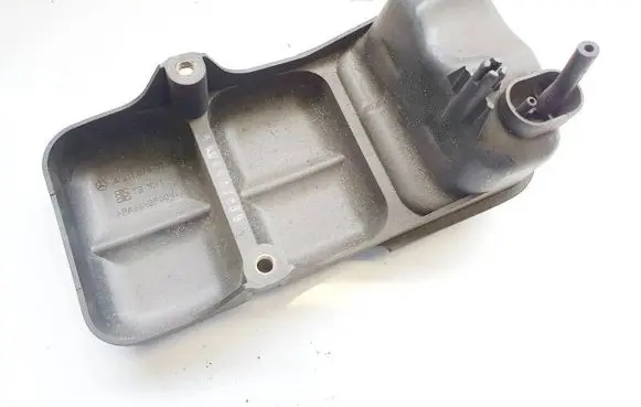 Vacuum air tank