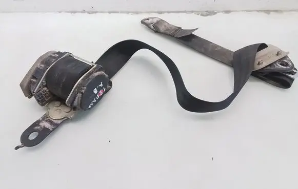 Nissan Terrano Third row seat belt 