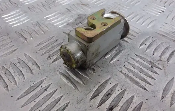 Opel Zafira B Air conditioning (A/C) expansion valve 7011211
