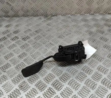 Peugeot 108 Accelerator throttle pedal B000762380