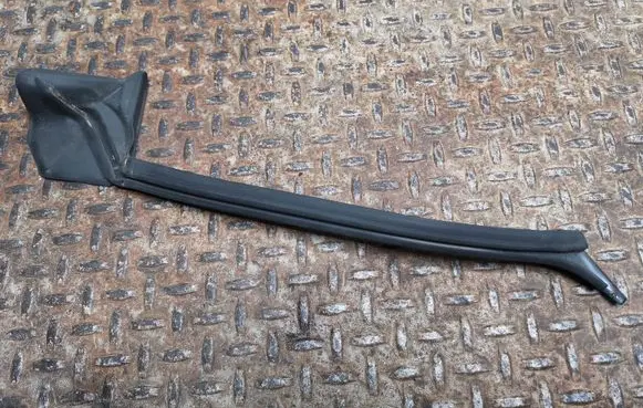 BMW 4 F36 Gran coupe Rear door rubber seal (on body) 7431096