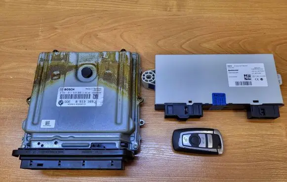 BMW 5 F10 F11 Engine ECU kit and lock set 8513169 030149953 0281017635