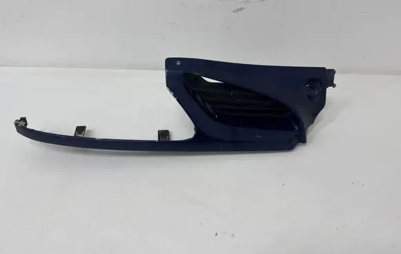 Renault Megane I Front bumper upper radiator grill 7700834201
