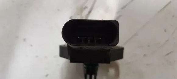 Volkswagen Touran I Air pressure sensor 038906051C 0281002