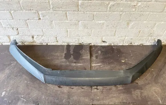 Front bumper lip
