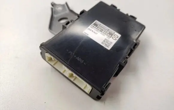 Toyota Avensis T270 Other control units/modules 8969005040 MB1028500060