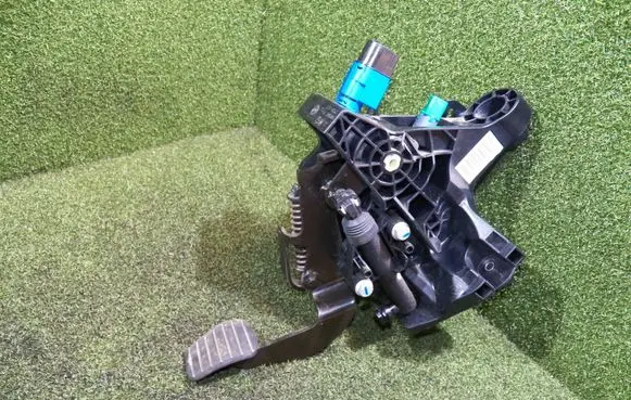 Clutch pedal