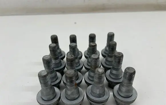 Peugeot 3008 III Nuts/bolts 