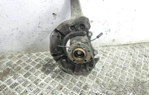 BMW 6 F06 Gran coupe Front wheel hub