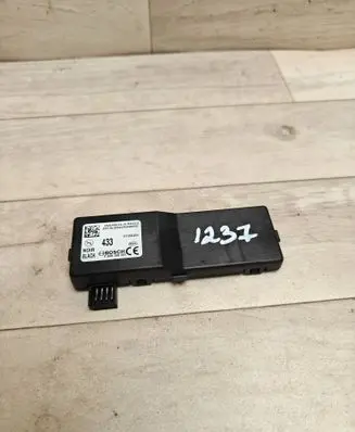 Opel Insignia A Door central lock control unit/module 13503204