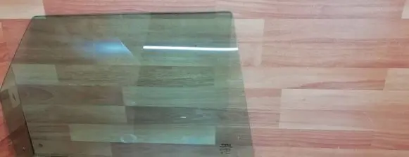 Rear door window glass