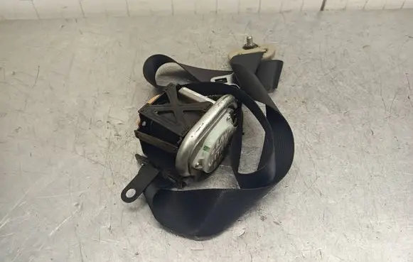 Suzuki Grand Vitara II Front seatbelt 