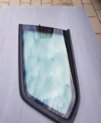 Volkswagen PASSAT B8 Rear side window 3G9845298