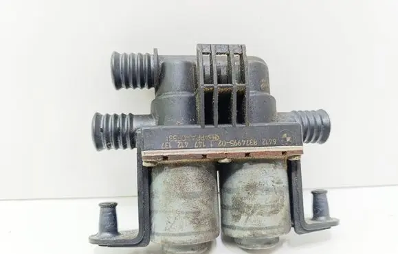 BMW 5 E39 Coolant heater control valve 8374995 1147412137