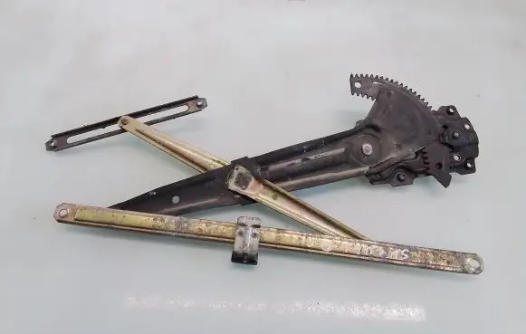 Suzuki Swift Cultus Front door manual window regulator 