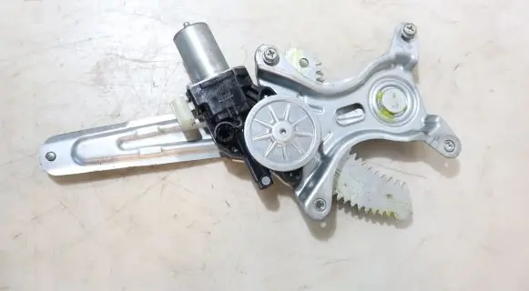 Rear window lifting mechanism without motor