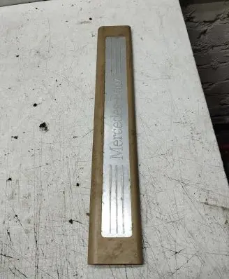 Mercedes-Benz ML W164 Front sill trim cover a1646803335