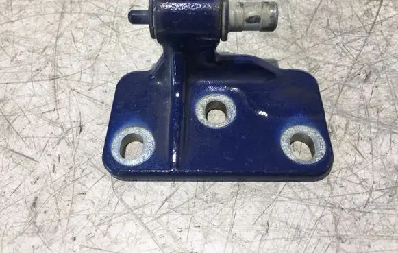 Mercedes-Benz Sprinter W906 Front door lower hinge A047058