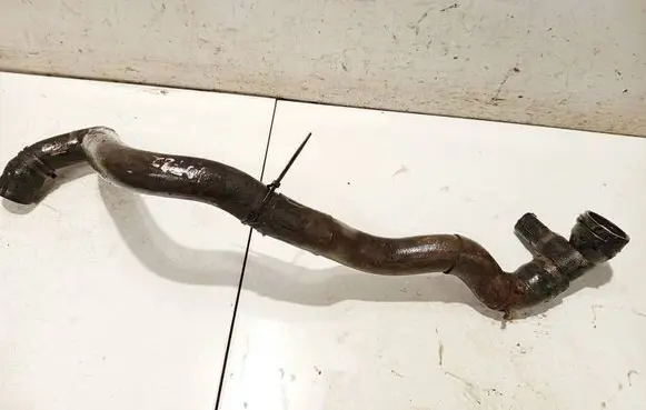 Engine coolant pipe/hose