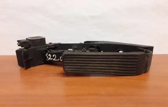 Mercedes-Benz S W220 Accelerator throttle pedal 1293010382 7024