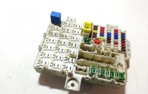 Mitsubishi Colt Fuse box set 8565a174 9d16