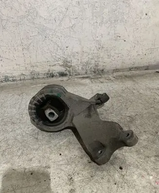 Mini One - Cooper R50 - 53 Engine mount bracket