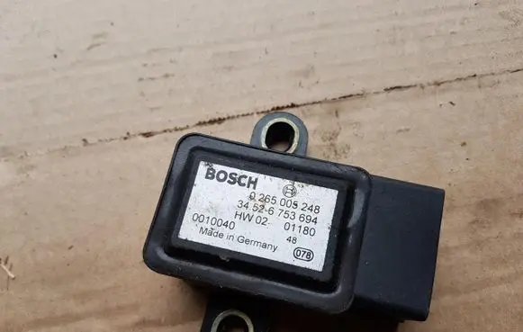 BMW 5 E39 ESP acceleration yaw rate sensor 6753694