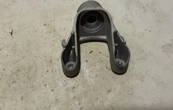 Volvo XC60 Front shock absorber mounting bracket 32246661