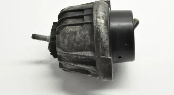 BMW 1 E81 E87 Engine mount bracket