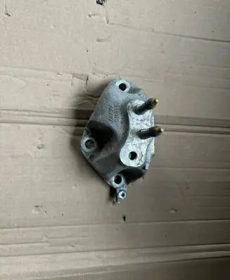 Honda CR-V Gearbox mounting bracket 55SWC