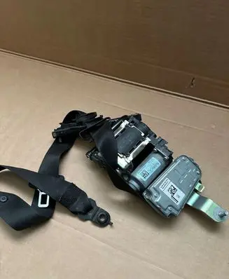 Mercedes-Benz E W212 Front seatbelt A2128607585