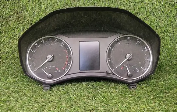 Speedometer (instrument cluster)