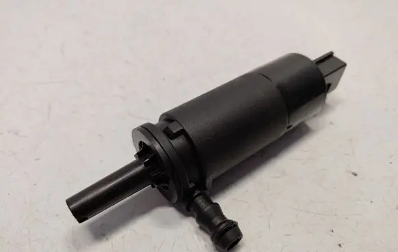 BMW 5 E60 E61 Headlight washer pump 3130670001 67128377430 67120154875