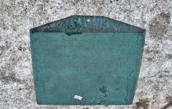 Rear door window glass