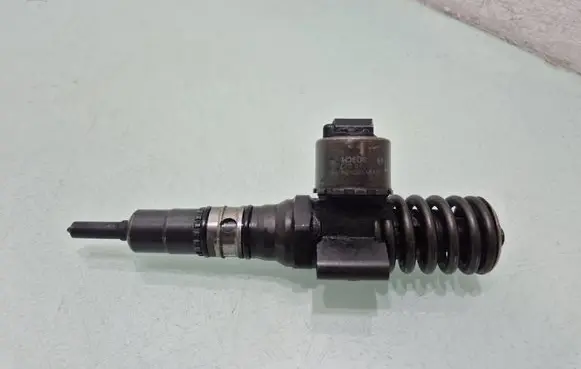 Audi A4 S4 B7 8E 8H Fuel injector 03G130073G 0414720404