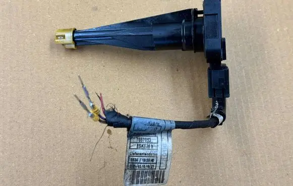 BMW M5 F90 Oil level sensor 7638343