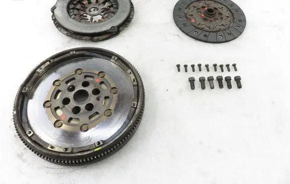 Volkswagen Golf V Dual mass flywheel 123042610 323064110