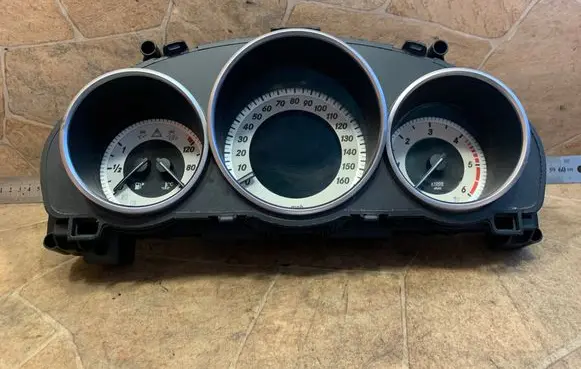 Mercedes-Benz E W212 Speedometer (instrument cluster) A2129001025