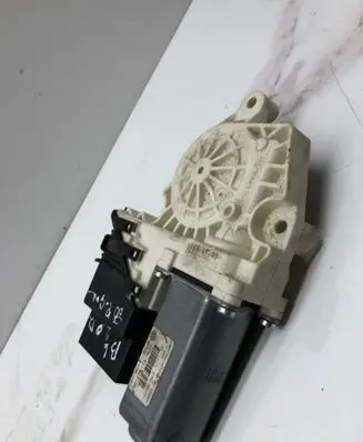 Volkswagen PASSAT B6 Rear door window regulator motor 1K0959704P 981678113 984065332