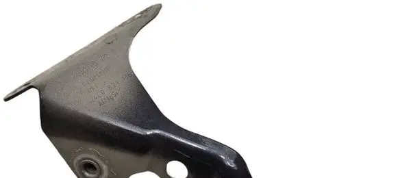 Audi Q7 4L Fender mounting bracket 4L0821136