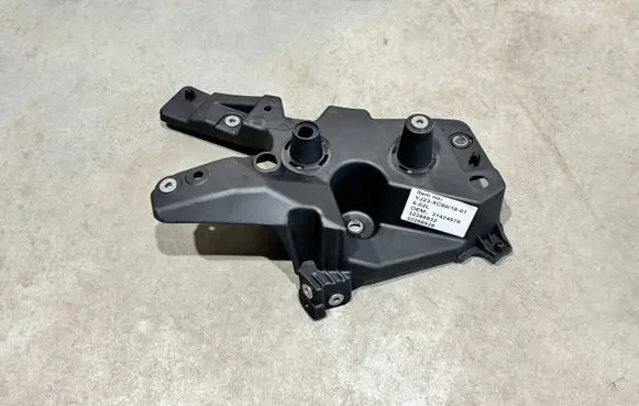 Volvo XC60 Fender mounting bracket 31424578 32288932 32288928