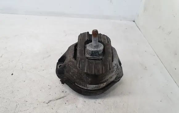 BMW 5 E60 E61 Engine mount bracket 677462002