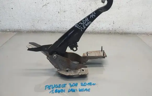 Peugeot 308 Clutch pedal mounting bracket assembly 
