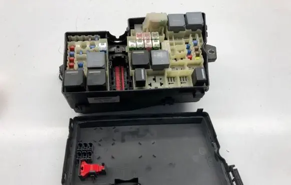 Ford Focus Fuse box set F1FT14K7333CRA