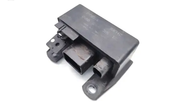 Mercedes-Benz C W203 Glow plug pre-heat relay 0005453515