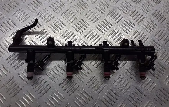 Renault Megane II Fuel main line pipe 8200135504
