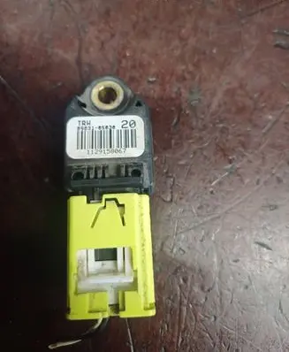 Toyota Avensis T270 Airbag deployment crash/impact sensor 8983105030 1129158067
